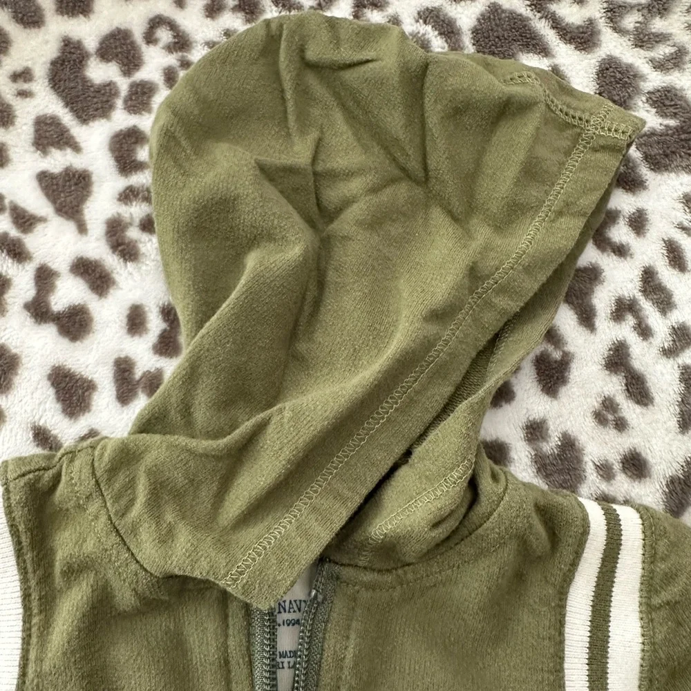 2007 NWOT Old Navy Short Sleeve Hooded Full Zip Top in Green Size 12-18 Months